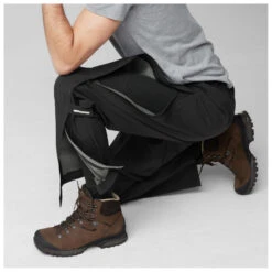 FJÄLLRÄVEN HC Hydratic Trail Trousers - Regenbroek 8 FJÄLLRÄVEN HC Hydratic Trail Trousers - Regenbroek -Outdoor Winterkleding Winkel fjaellraeven hc hydratic trail trousers regenbroek detail 5